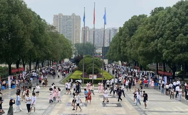 “線上+線下”促精準就業(yè)，這幾場“百日千萬”招聘會有成效！ 第3張