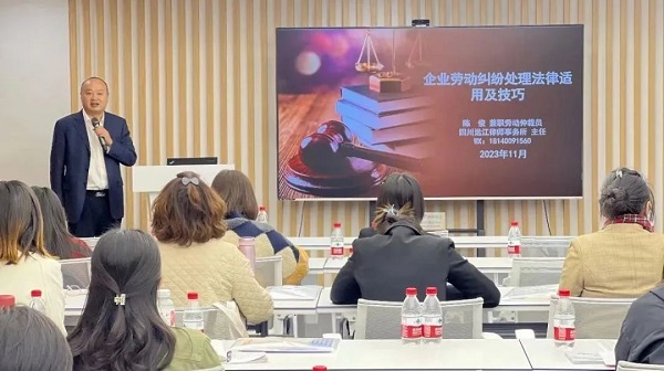 搭建服務(wù)平臺(tái),瑞方人力支持打造的全市首個(gè)產(chǎn)業(yè)園區(qū)就業(yè)小站舉行政策宣講活動(dòng) 第3張 搭建服務(wù)平臺(tái),瑞方人力支持打造的全市首個(gè)產(chǎn)業(yè)園區(qū)就業(yè)小站舉行政策宣講活動(dòng) 第3張