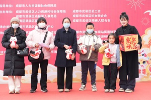 “百米小巷”人潮涌動！瑞方人力助力2025年武侯區(qū)春風(fēng)行動專場招聘會“開門紅” 第13張