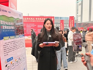 “百米小巷”人潮涌動！瑞方人力助力2025年武侯區(qū)春風(fēng)行動專場招聘會“開門紅” 第2張