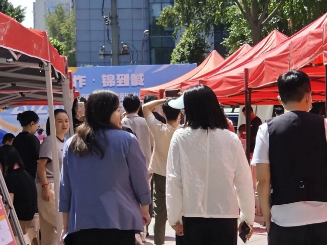 “家門口”的一站式服務(wù)！瑞方人力助力打造火車南站街道錦官新城社區(qū)特色就業(yè)IP 第2張