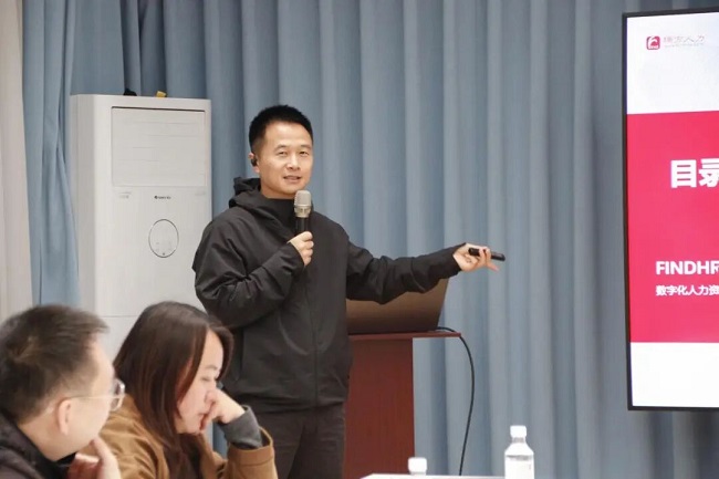 深入一線聽民意！成都市人大代表龔曉鷗在火車南站街道開展就業(yè)指導(dǎo)專題分享活動(dòng) 第2張